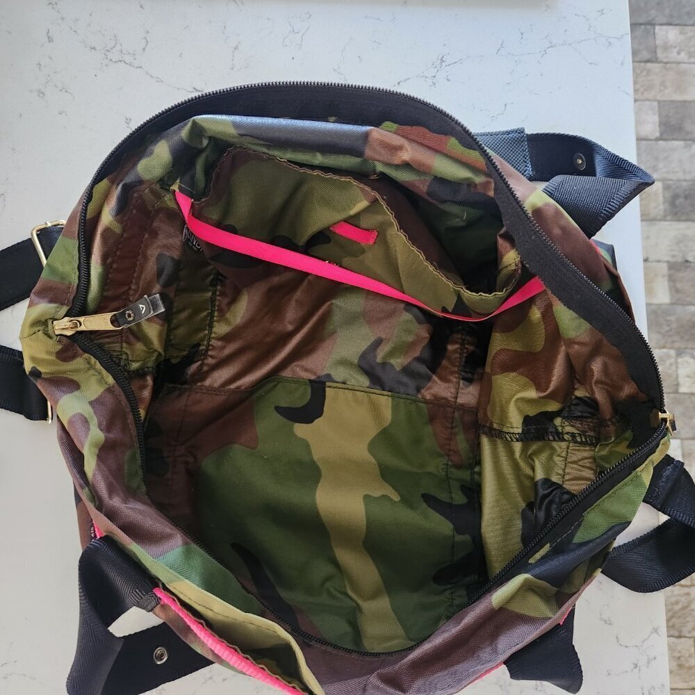 ANDI Tote Camo Shoulder Bag - Picture 8 of 9